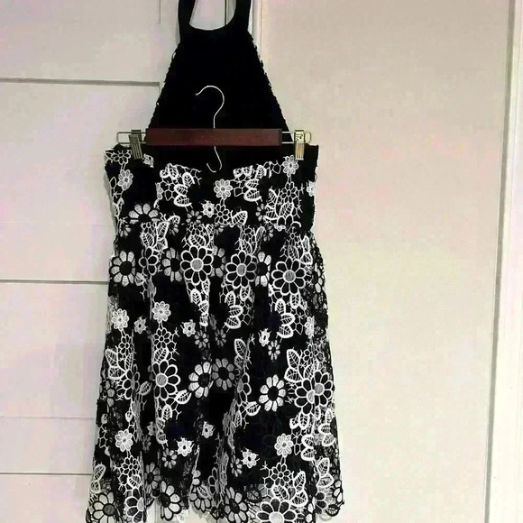 J.O.A Navy and White Halter Dress- Size Large- Excellent Condition - Picture 4 of 6